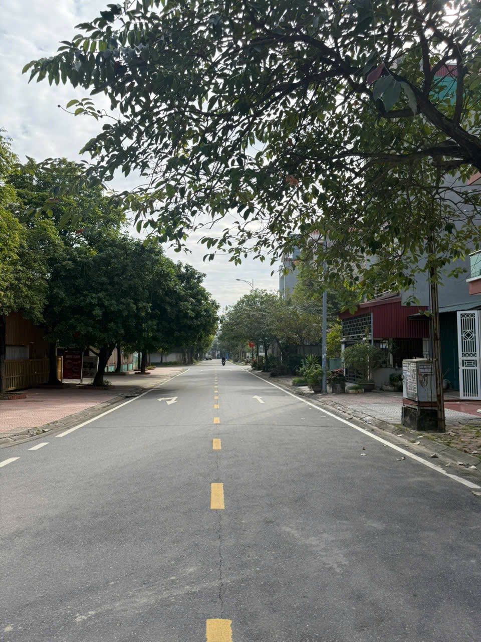 Chào bạn, chúng tôi đang có một lô đất cực kỳ hấp dẫn ngay tại trung tâm khu đô thị Minh Phương