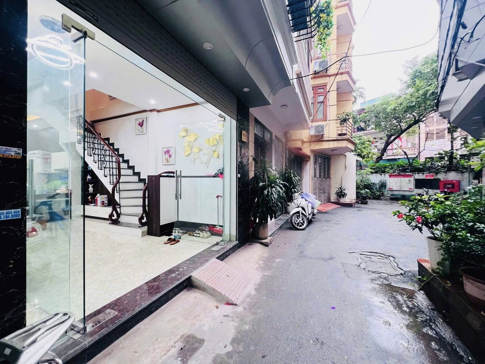 Nhà đẹp Phương Mai, Đống Đa, ô tô đỗ cửa, đầy đủ nội thất