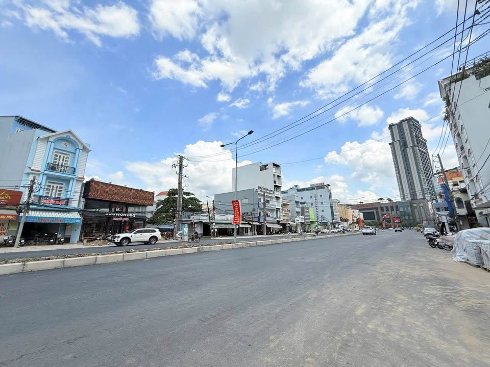 Cho thuê nhà 4 tầng có thang máy mặt tiền Trần Văn Hoài, Cần Thơ