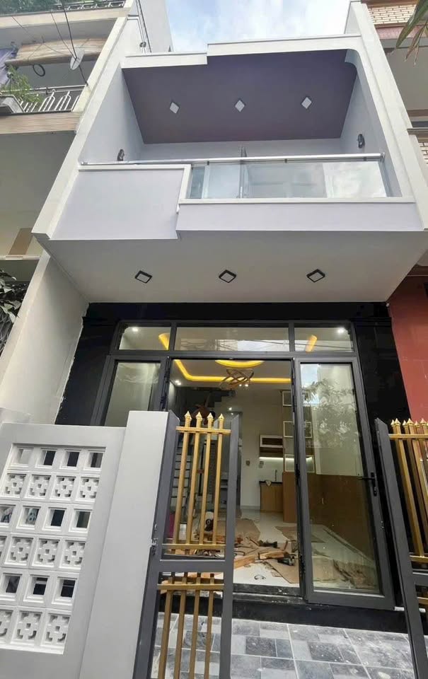 Chào mừng quý khách đến với căn nhà 2 tầng mới tinh, sẵn sàng đón chủ nhân về ở ngay