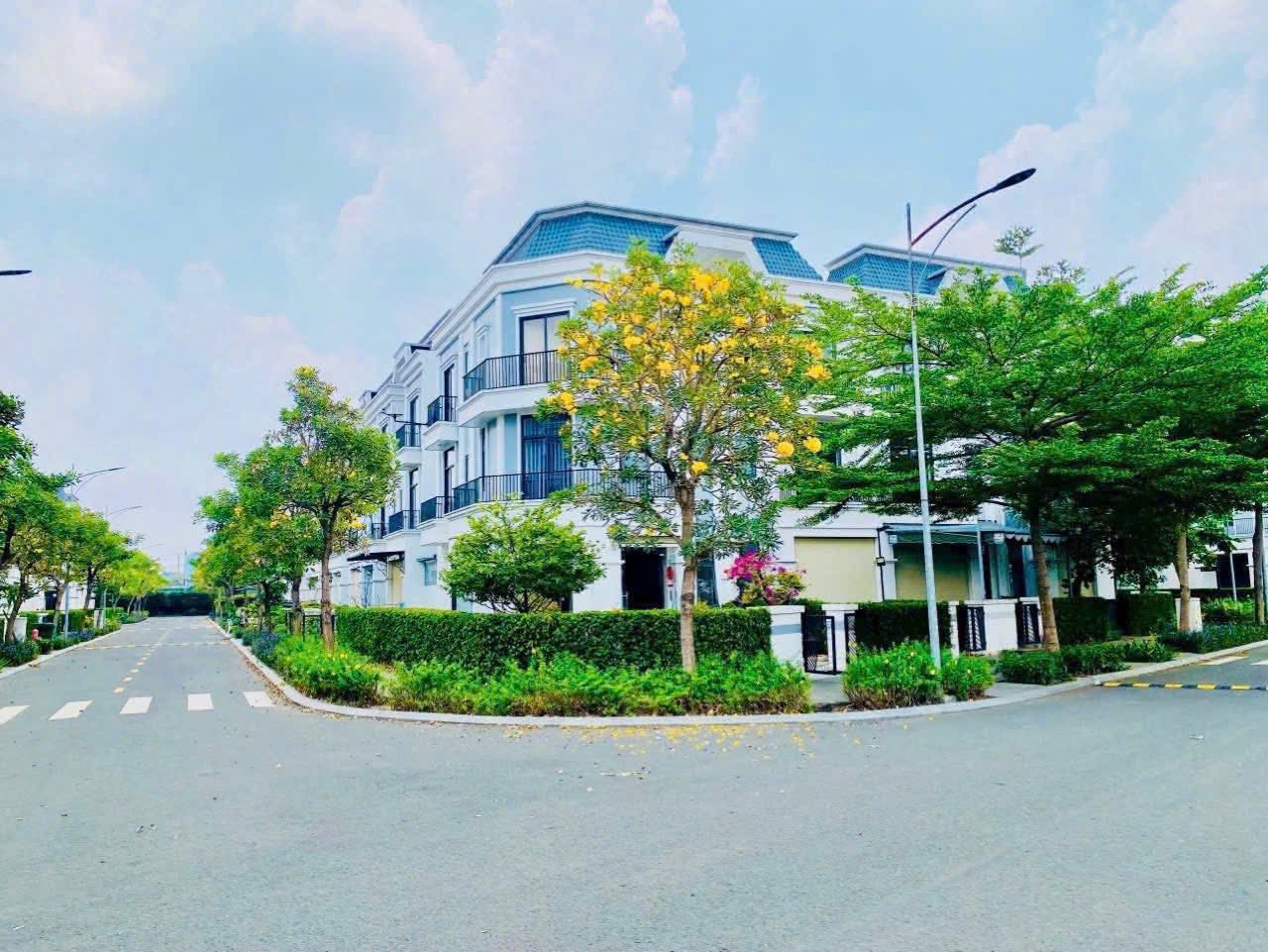 Bán nhà phố Trần Anh Solar, Bến Lức - 75m2, hoàn thiện, tặng nội thất, giá 2.8 tỷ