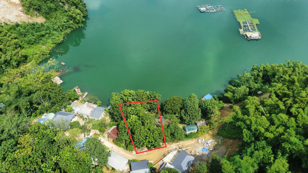Đất view hồ Hòa Bình 1000m2, có nhà kiên cố, bám cả suối và hồ