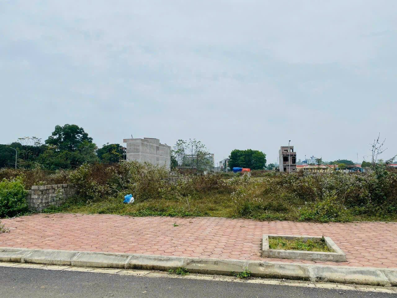 Đất tái định cư Vai Réo 130m2 full thổ cư, mặt tiền 7m, sát vách công nghệ cao, giá hời