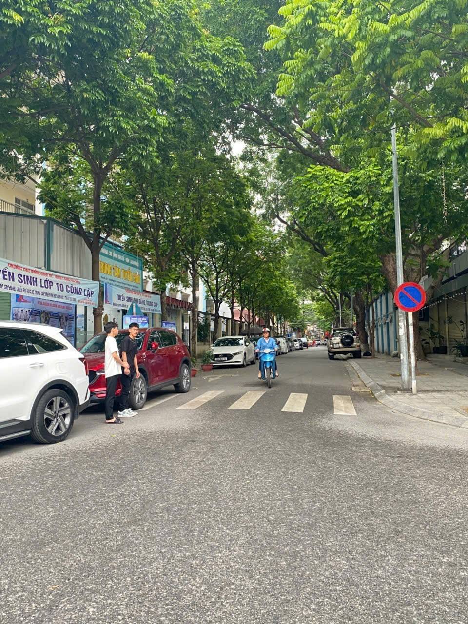 Bán nhà phân lô Nguyễn Văn Huyên, Cầu Giấy 5 tầng, gara ô tô, 2 mặt ngõ, 19,8 tỷ