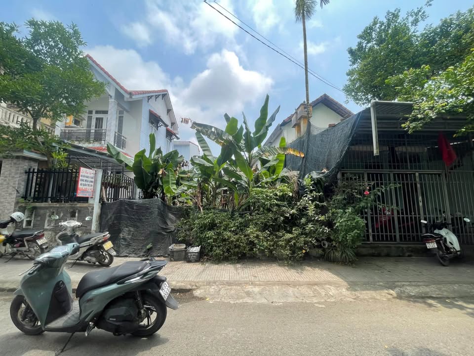 Bất động sản tọa lạc tại mặt tiền đường Võ Duy Ninh, ngay sát chợ Thủy Dương