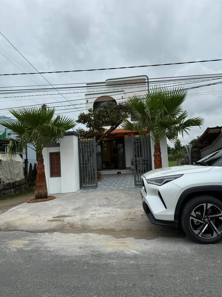 Nhà mặt tiền An Thạnh, Tây Ninh 1 trệt, 1 lầu, 3 phòng ngủ, tặng full nội thất, giá 2,4 tỷ