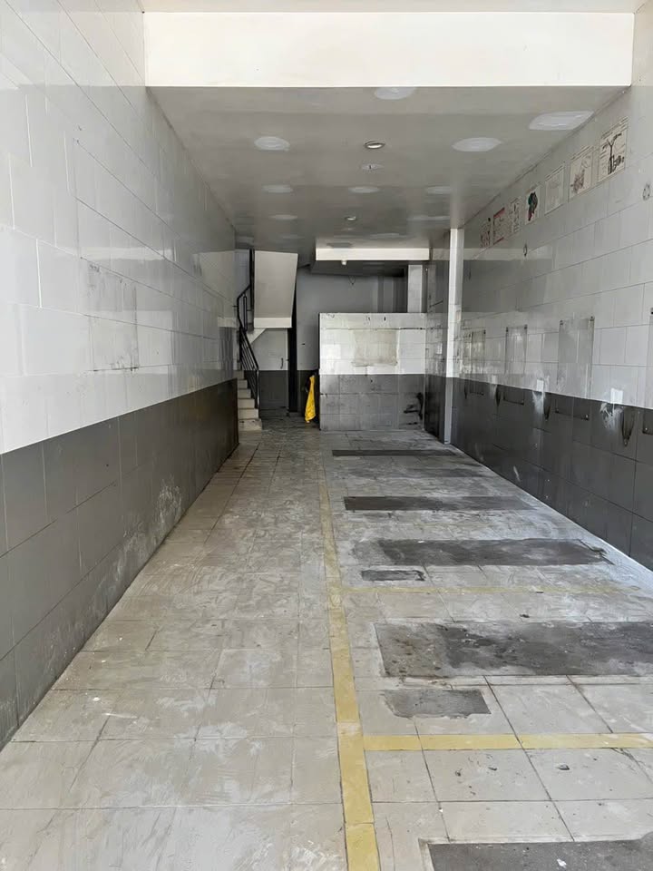 Cho thuê nhà góc đường Lý Tự Trọng, Quận 1