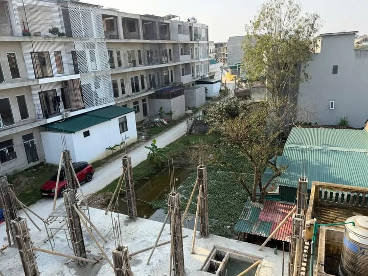 Bán đất đẹp 68m2 giáp khu biệt thự Hồ Sen, gần công viên và siêu thị Aone Mall