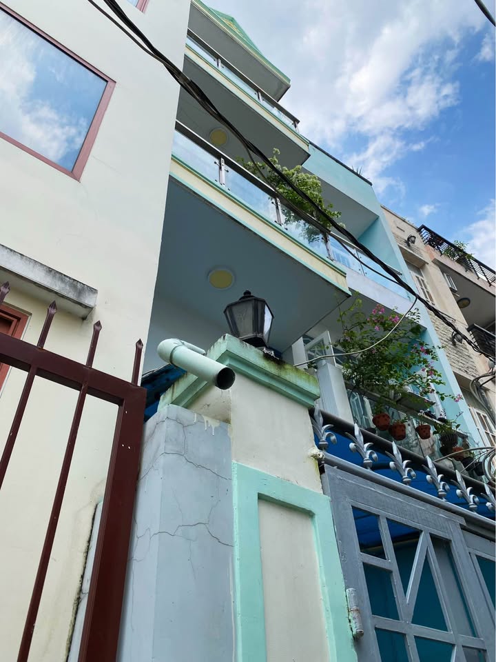 Siêu phẩm nhà 4 tầng, diện tích 50m2, nở hậu, tọa lạc tại vị trí đắc địa gần khu Phan Xích Long