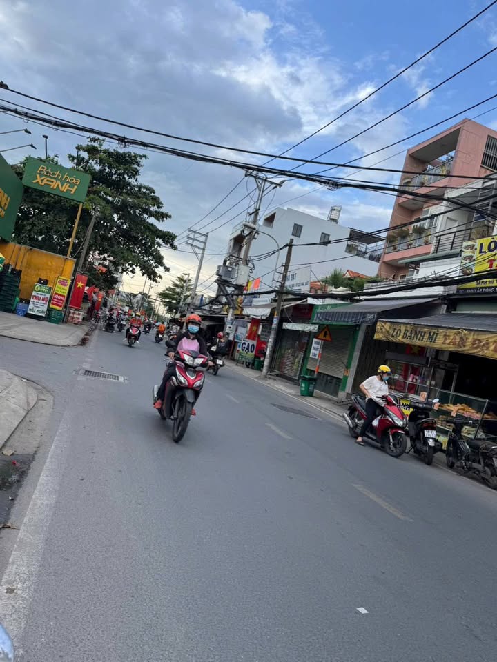 Nhà mặt tiền đường Thới Tam Thôn 6, Hóc Môn, cách đường Nguyễn Ảnh Thủ 80m