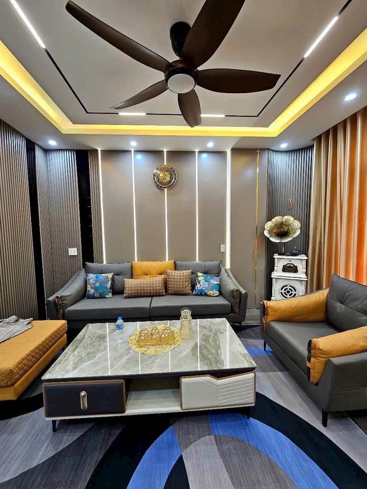 Ngôi nhà 5 tầng mặt phố Nguyễn Văn Cừ, Hạ Long, tổ ấm tiện nghi, sẵn sàng đón chủ nhân mới