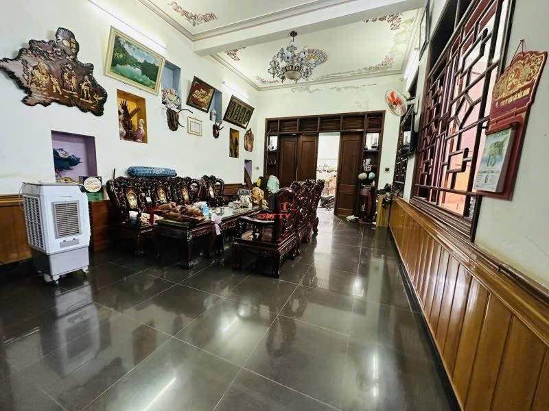 Cho thuê nhà 1 mê sân vườn có kiot mặt tiền Quang Trung