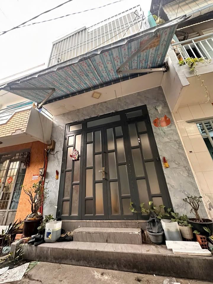 Nhà hẻm rộng Chánh Hưng, 3 ngủ, gần mặt tiền, cho thuê 8 triệu/tháng, giá chỉ 2.89 tỷ