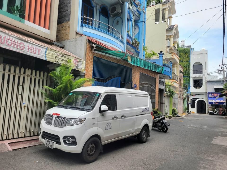 Nhà hẻm xe hơi, gần Bàu Cát, diện tích 60m2, ngang 4.4m, giá sập sàn chỉ 5.9 tỷ