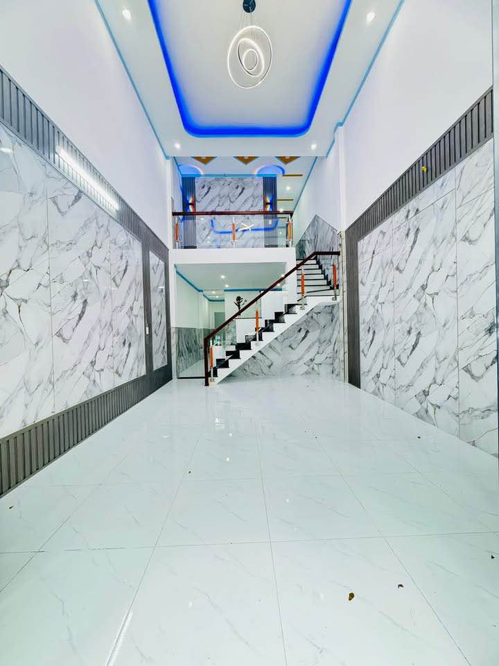 Nhà mới đẹp 4m x 22m, 3 phòng ngủ, sân ô tô, giá 1,59 tỷ tại Thuận An