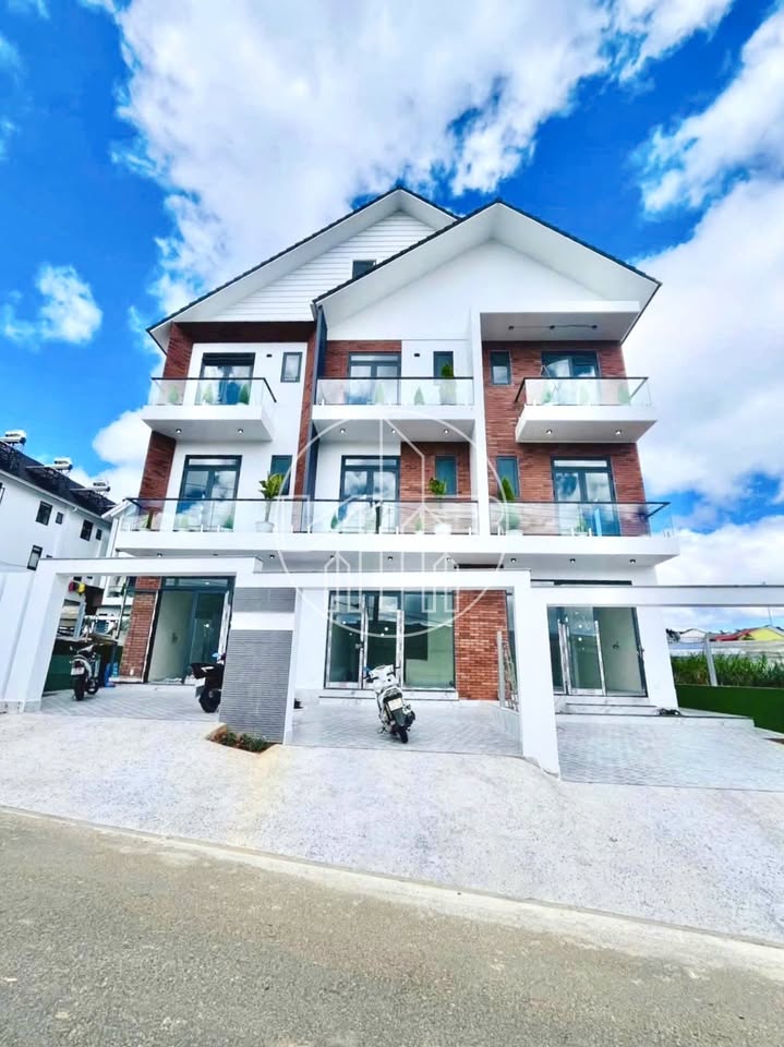 Bán nhà mặt tiền đường Nguyễn Hữu Cầu, Phường 12, Đà Lạt, diện tích 80m2, 5 tỷ