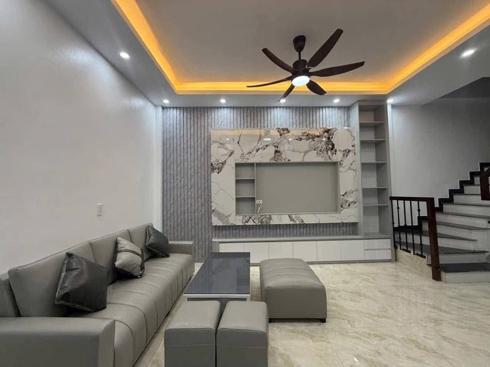 Nhà 3 tầng thoáng đãng, 3 phòng ngủ, hướng Đông, giá mềm tại ngõ An Ninh