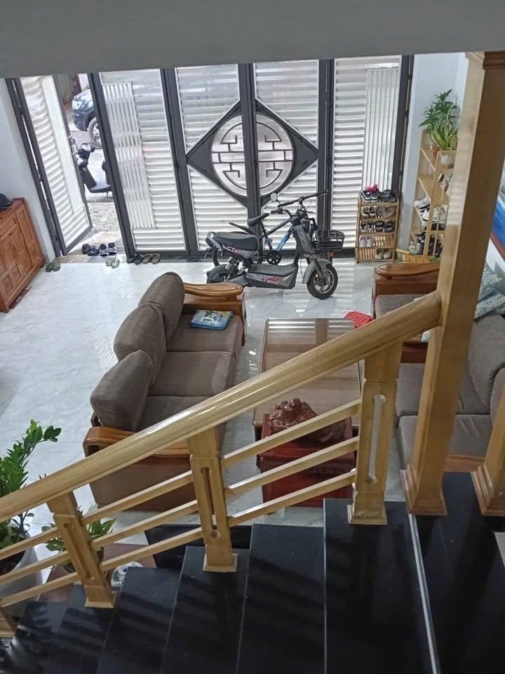 Chính chủ thân ái chào bán căn nhà 3 tầng tọa lạc trên đường Nguyễn Hiệu