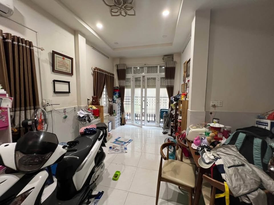 Nhà đẹp xây dựng kiên cố với kết cấu 4 tầng, mang đến không gian sống rộng rãi và thoáng đãng