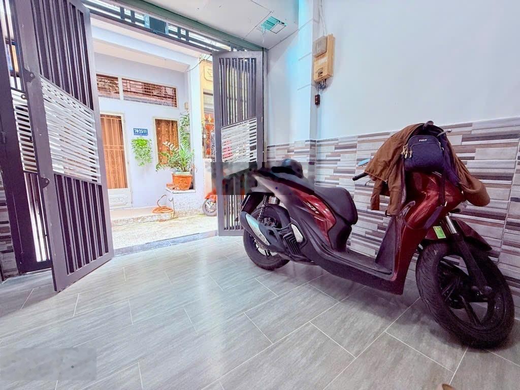 Độc quyền bán nhà đẹp ở ngay - tặng full nội thất giá chỉ hơn 4tỷ