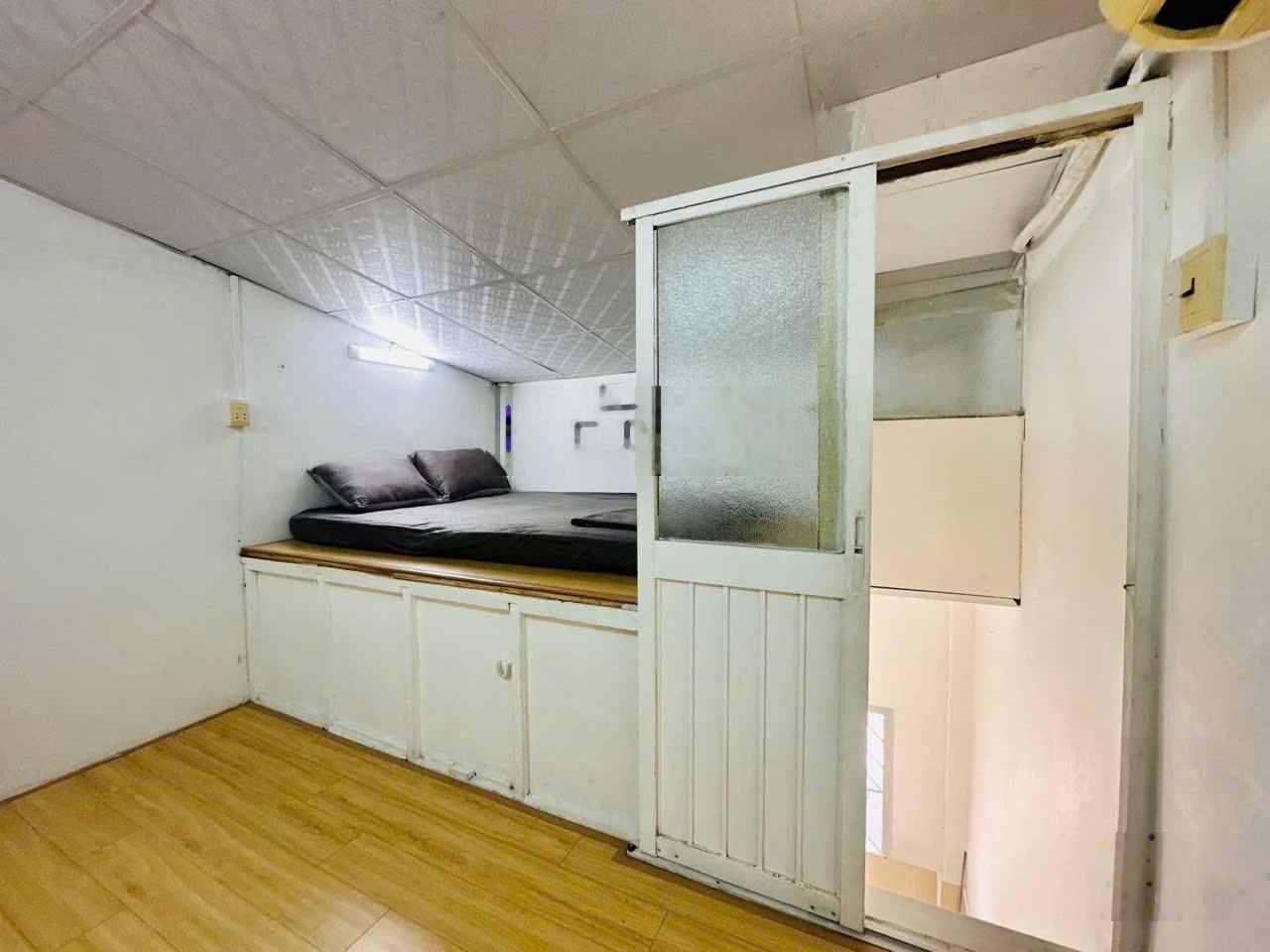 Nhà nhỏ xinh - hẻm xe tải - Nguyên Hồng - 4x5M - 1PN 1WC - có nội thất - 7 triệu TL 0906656852