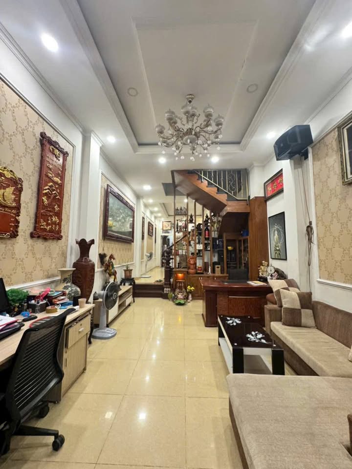 Nhà 4 tầng Hiệp Bình Chánh, 130m2, 5 phòng ngủ, đường 8m, sát chợ, giá nhỉnh 10 tỷ