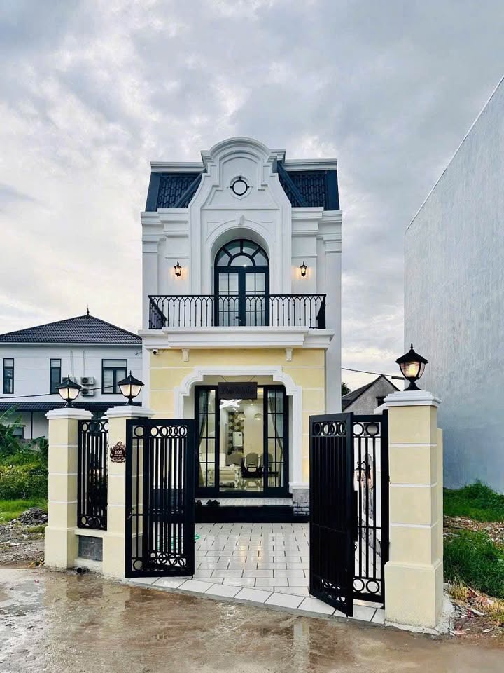 Chào mừng quý khách đến với chốn an cư lý tưởng, một ngôi nhà 2 tầng khang trang tọa lạc tại kiệt 105 Minh Mạng