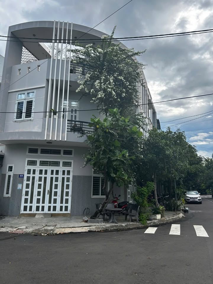 Bán nhà lô góc 2 mặt tiền, 3 tầng, view sông Hà Thanh, đường Hoàng Cầm, Đống Đa, Quy Nhơn