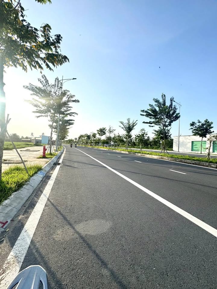 Chốt đơn liền tay 3 nền đất hot hit, sát Đại lộ Đông Tây