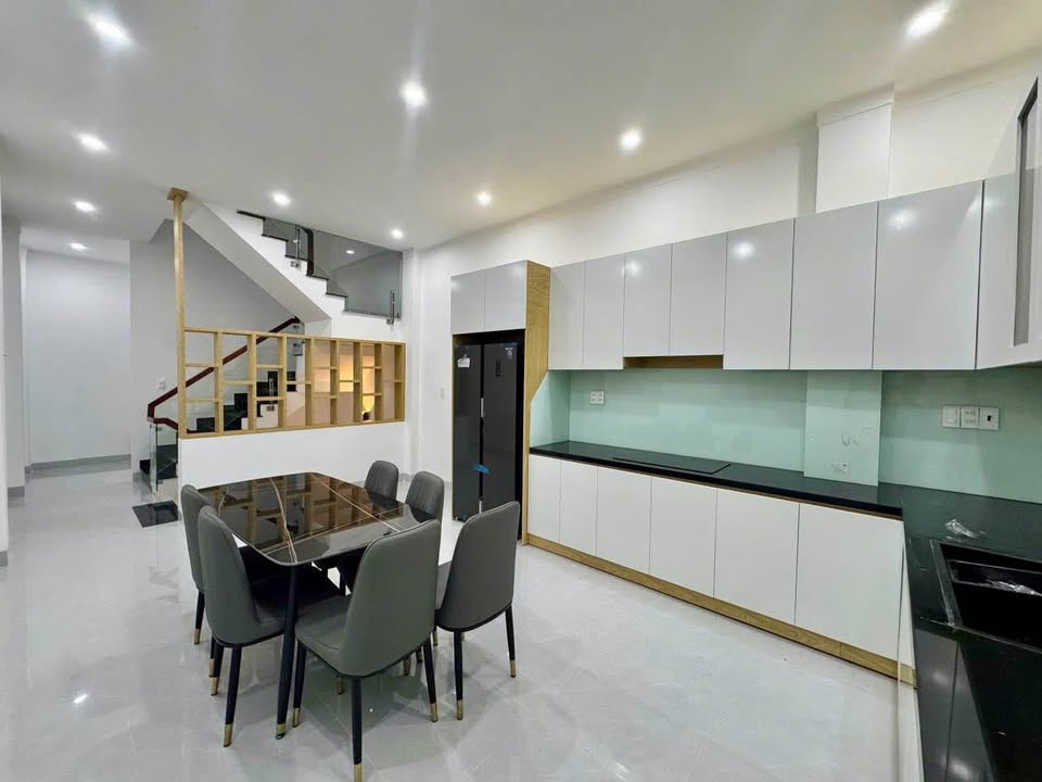 Nhà 3 tầng mặt tiền Đồng Sỹ Bình, Tân Thành, Buôn Ma Thuột - Giá tốt