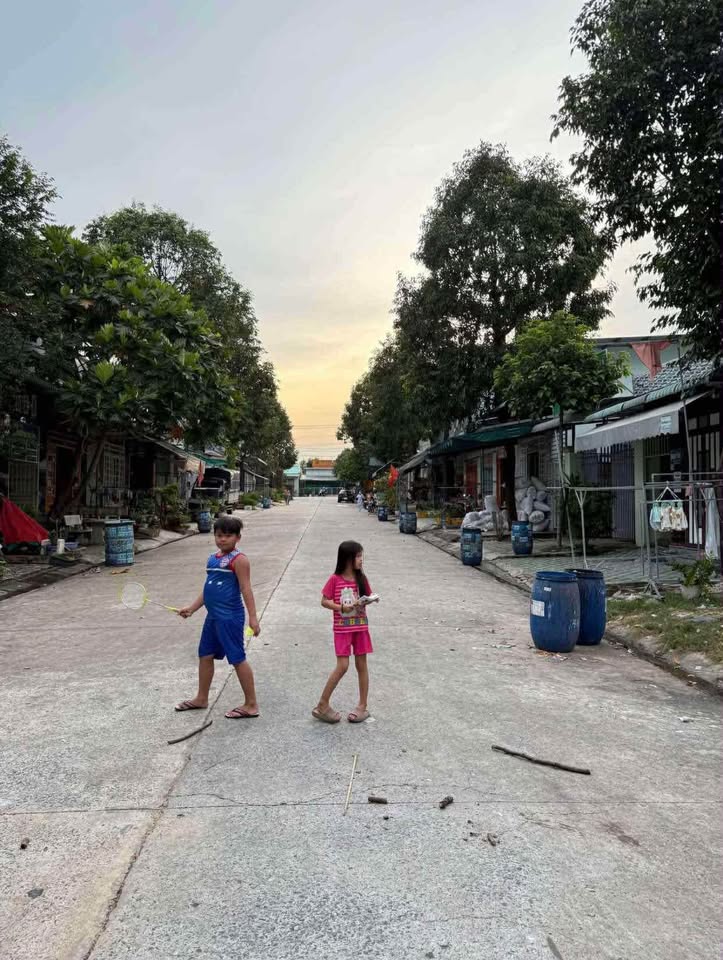 Nhà 790 củ, kẹt tiền bán gấp, sổ hồng riêng, đang cho thuê 8 triệu/tháng