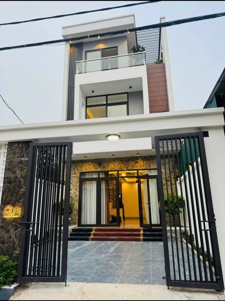 Nhà 3 tầng full nội thất cao cấp Định Trung, giá chỉ 3 tỷ