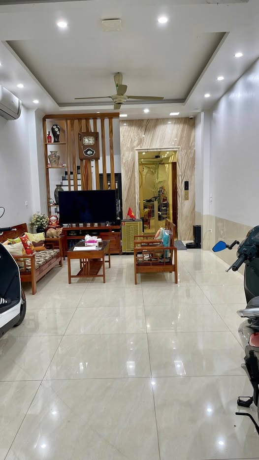 Nhà Hà Đông 5 tầng thang máy, ô tô đỗ cổng