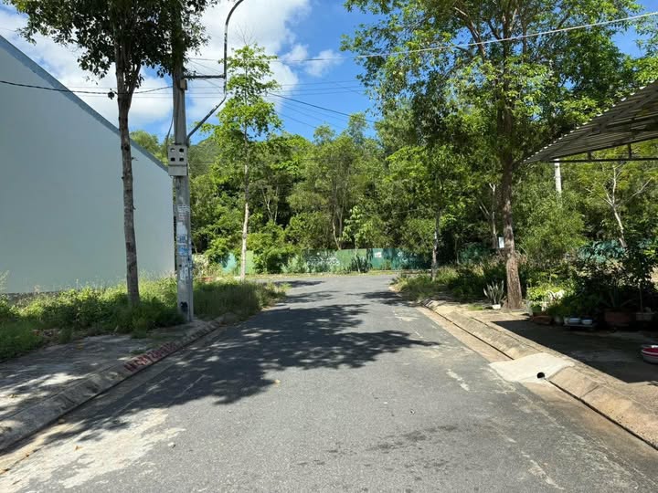 Bán đất tái định cư Đất Lành, xã Vĩnh Thái đường 10m, giá tốt