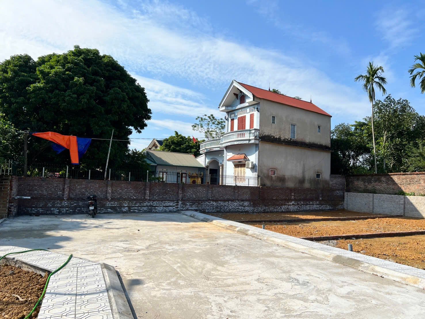 Bán đất 1800m2 có 1500m2 thổ cư, gần Uỷ ban xã Cổ Đông, Hà Nội