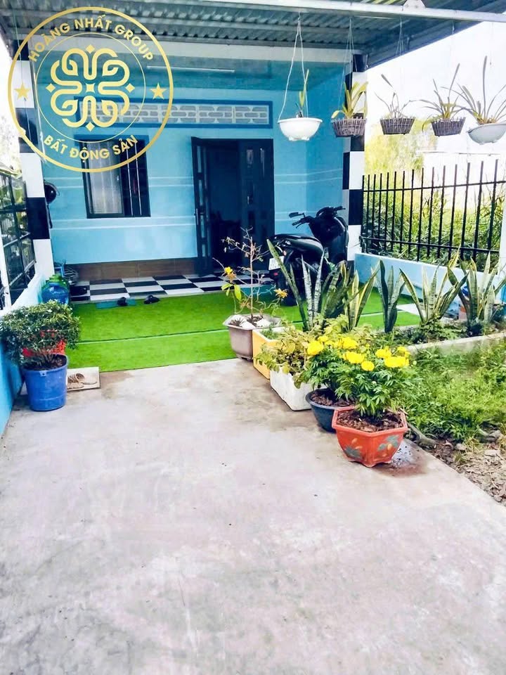 Nhà cấp 4 2 mặt tiền view kênh thoáng mát, sổ sẵn sang tên ngay