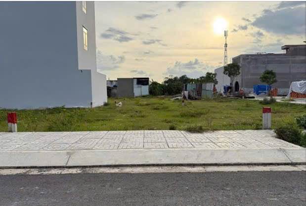 Sốc bán gấp 2 lô đất ngộp giá rẻ như cho, sát Quốc Lộ 13, thành phố Hồ Chí Minh