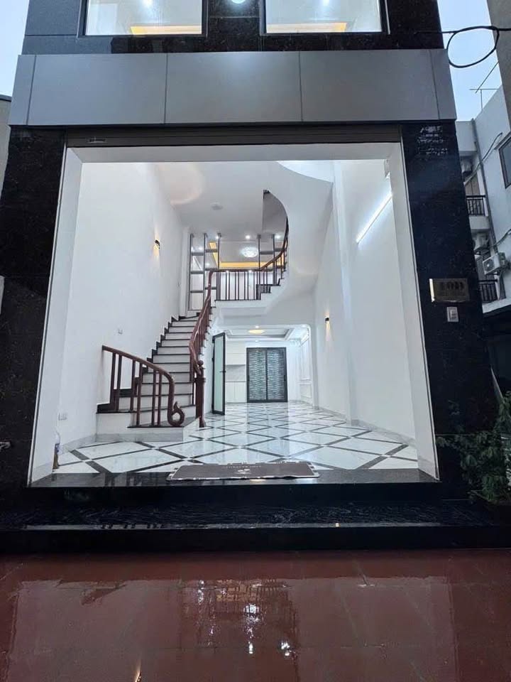 Nhà 40m² 5 tầng mới, 2 thoáng, khu dân cư sầm uất Vĩnh Khang - Ngọc Hồi