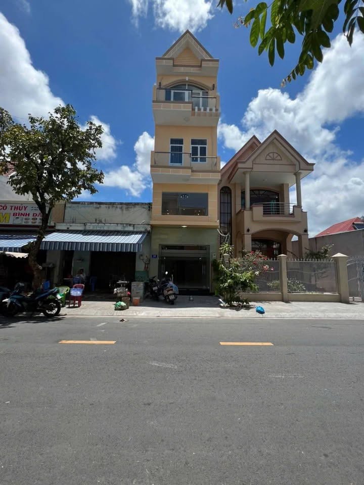 Siêu phẩm nhà mặt tiền Nguyễn Du, ngay trung tâm thương mại sầm uất của Bà Rịa