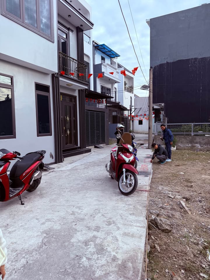 Cơ hội sở hữu ngay căn nhà 2 mặt ngõ cực thoáng, vị trí đắc địa gần Chợ Minh Khai, Đặng Cương