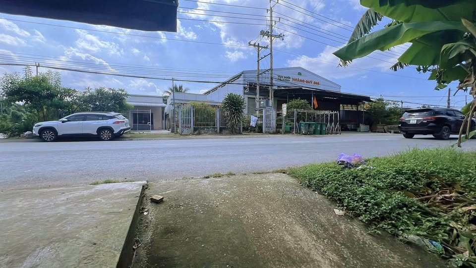 Bán nhà 480m² Bến Tre, 52,6m² thổ cư, ô tô tới nhà, sân vườn rộng