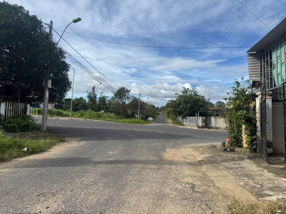 Đất vàng đường Hoàng Văn Thái, Kon Tum 8m x 45m, giá hời, gần mọi tiện ích