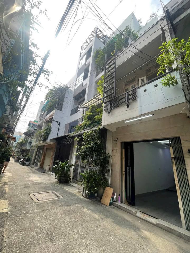 Nhà 3x11m, 1 lầu, gần Adora Hoàng Văn Thụ, Tân Bình - 6.2 tỷ