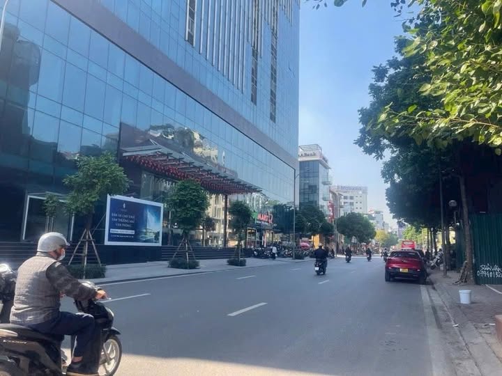 Bán biệt thự lô góc Yên Hòa - Cầu Giấy, mặt tiền 30m, giá đầu tư