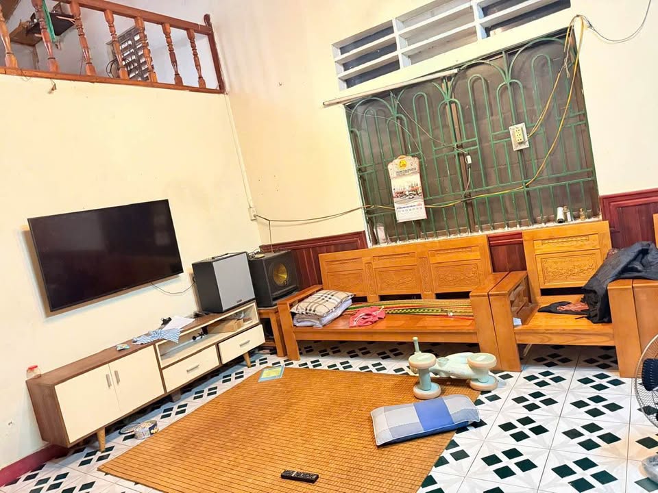 Nhà gác lửng kiệt Nguyễn Phúc Nguyên, 3 phòng ngủ, sổ hồng chính chủ, giá 1,7 tỷ