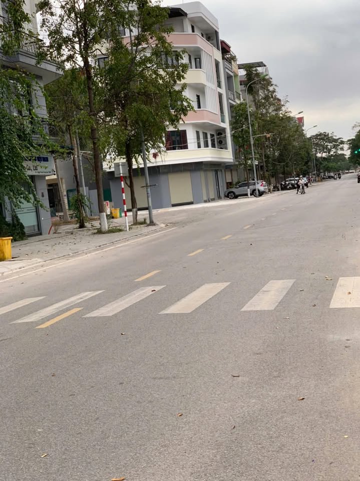 Gia đình tôi cần bán gấp mảnh đất sổ đỏ chính chủ tại huyện Chương Mỹ