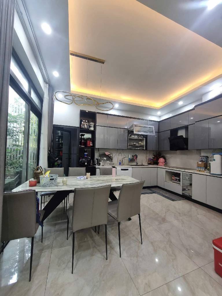 Nhà 93m2 Nghĩa Lộ, Hà Đông 4 ngủ, mặt tiền khủng, ô tô tránh gần nhà