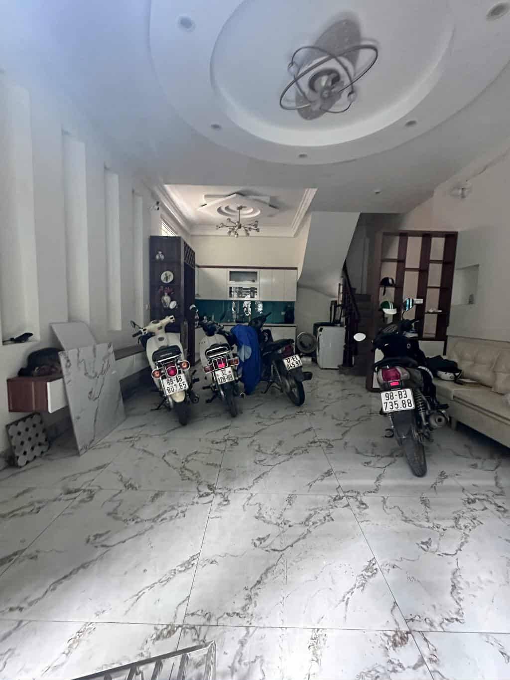 Nhà Minh Khai 43m2 x 5 tầng, mặt tiền xịn, sổ đỏ chính chủ, giá yêu thương