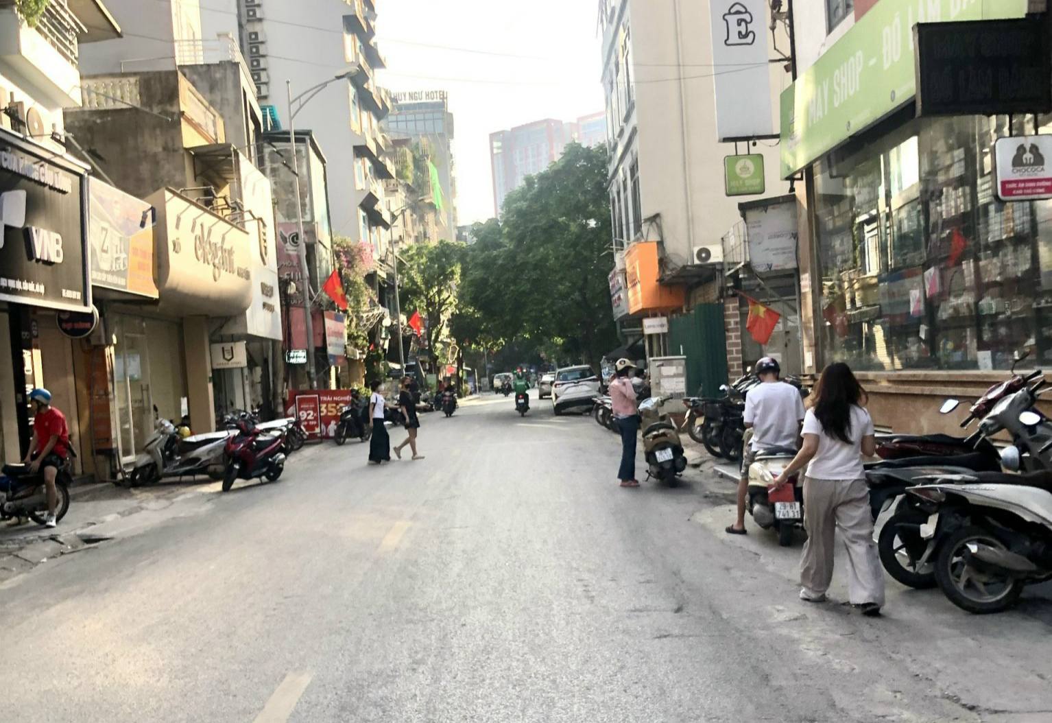 Nhà phân lô Nguyễn Khang, 5 tầng thơ mộng, sổ vuông sang tên