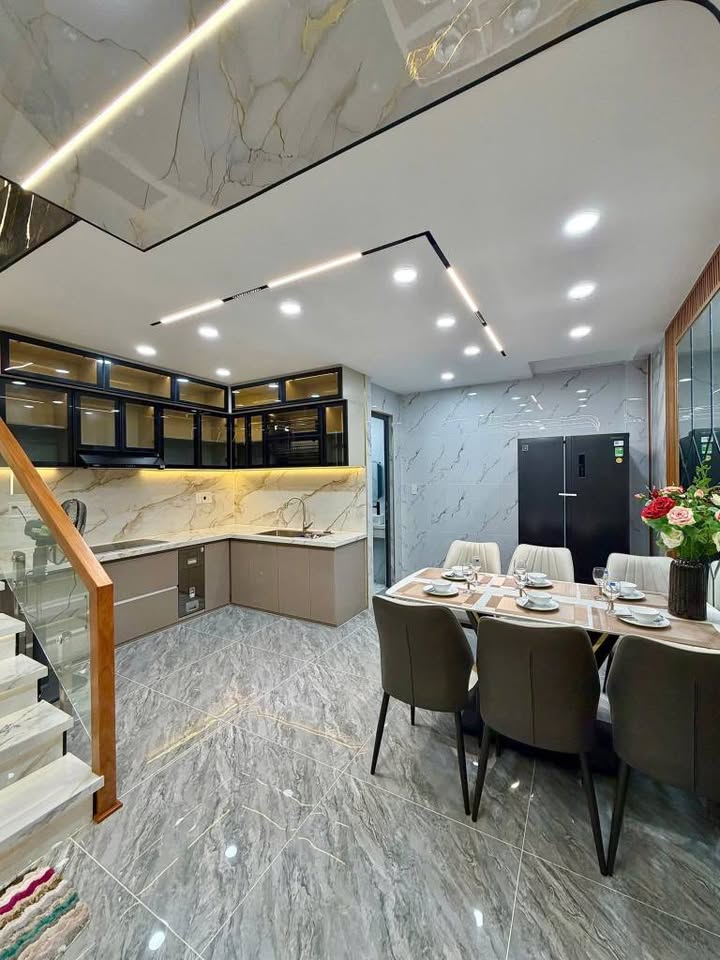 Tọa lạc tại vị trí đắc địa của Xuân Phương, căn nhà 4 tầng